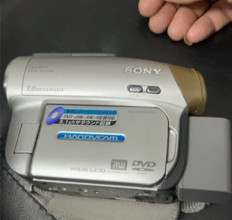 出售2005年索尼照相机录像机，相机没有充...
