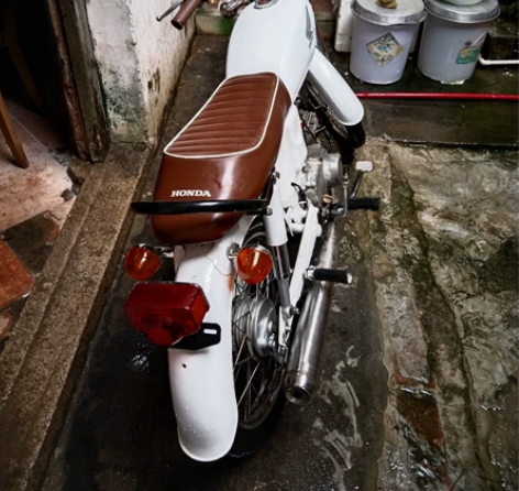 嘉陵70摩托车复古改装 感兴趣的话点“我想...