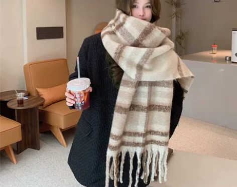 加厚米白棕色条纹羊绒围巾 加厚绒软面料羊绒...