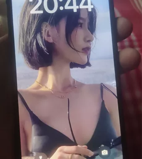 苹果12 手机全部原装的，64美版卡贴，屏...