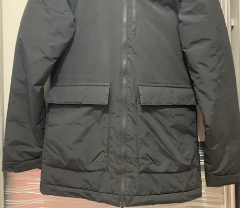 阿迪达斯男士羽绒服，非常厚实，喜欢的私我～...