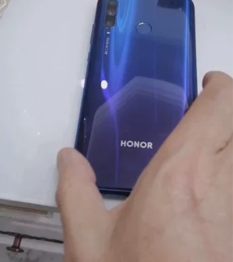 特价荣耀10i手机，自用手机外观漂亮，像素...