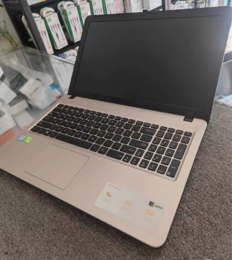 华硕15.5寸 i7-7代笔记本  8G运...