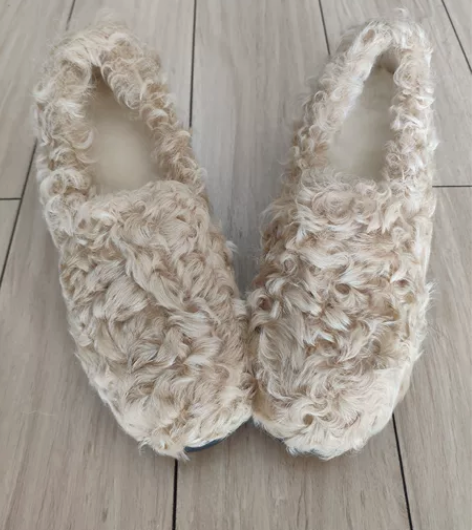 女士休闲单鞋 内增高6厘米左右  ，前面有...