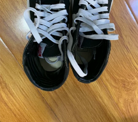 Vans 鞋，几年前卖的了，没怎么穿有点落...