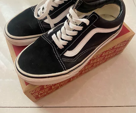 vans经典款36码9成新，原装盒子保正品...
