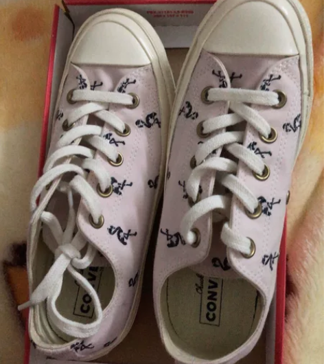 Converse粉色低帮36.5码 穿过几...