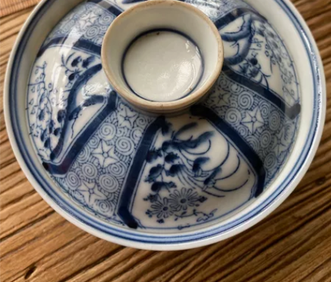 老青花盖碗，高6厘米，宽11厘米，一个完美...