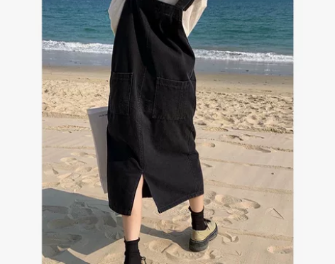 黑色牛仔背带裙女甜美学院风宽松遮腿粗胯骨宽...