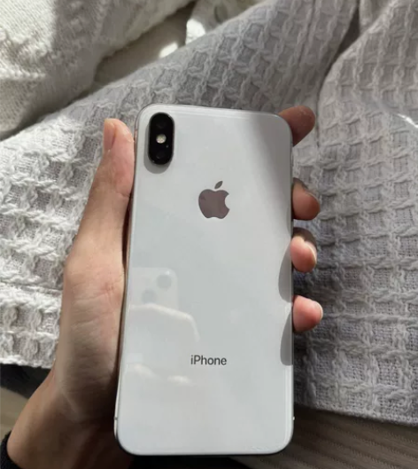 女生自用手机苹果x 64手机功能完好iPh...