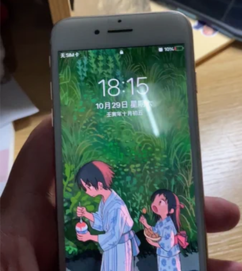 闲置苹果8(屏幕有点裂,不影响使用),学生...
