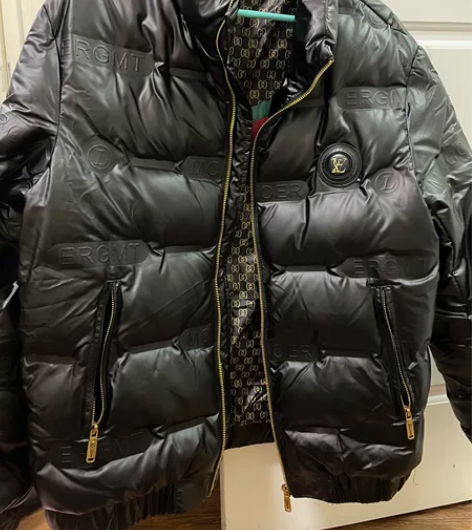 B家男士羽绒服 全新 试穿一次 全新  不...