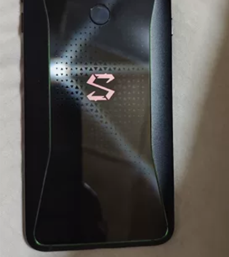 黑鲨helo.成色新,后盖基本没磕碰划痕,...
