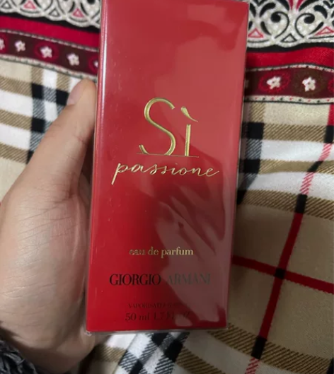 阿玛尼红色挚爱经典版香水,全新未拆封,保证...