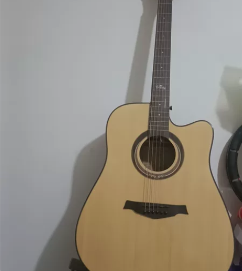 吉他，低价出了，可以自提或者我出邮一半，售...