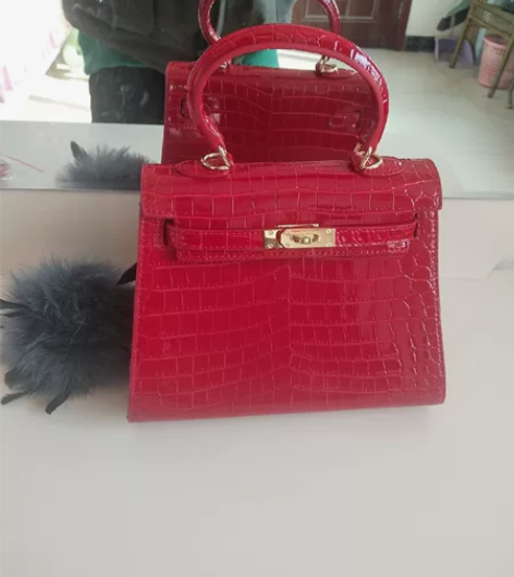 包包女  时尚百搭鳄鱼纹 新娘结婚包 全新...