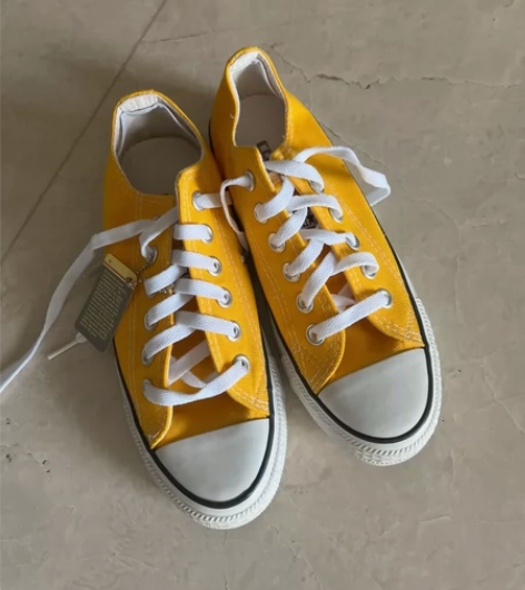 匡威感觉菲正36码黄色帆布鞋全新 正价买的...