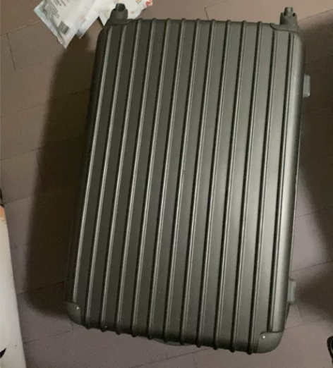 旅行箱盲盒，闺蜜放在我家里的旅行箱，同意以...