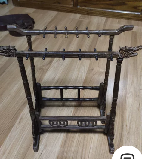 鸡翅木毛笔架两个，多年前购买，完好，赔钱出...