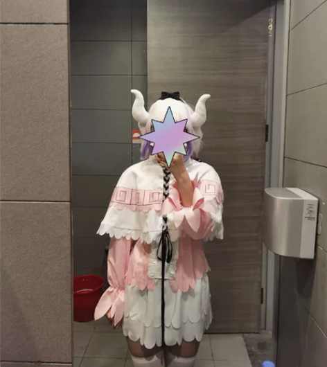 三町目康纳cos服大全套 主出次换，卖价1...