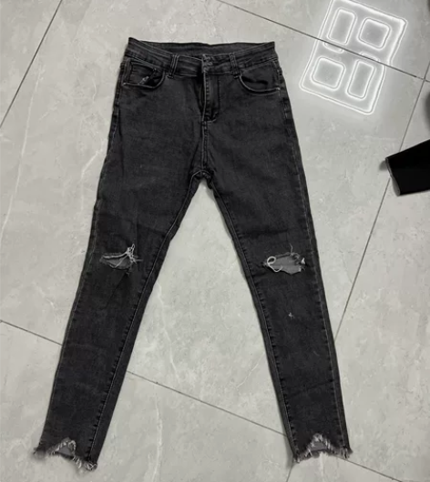 破洞牛仔裤，110以下穿 感兴趣的话点“我...