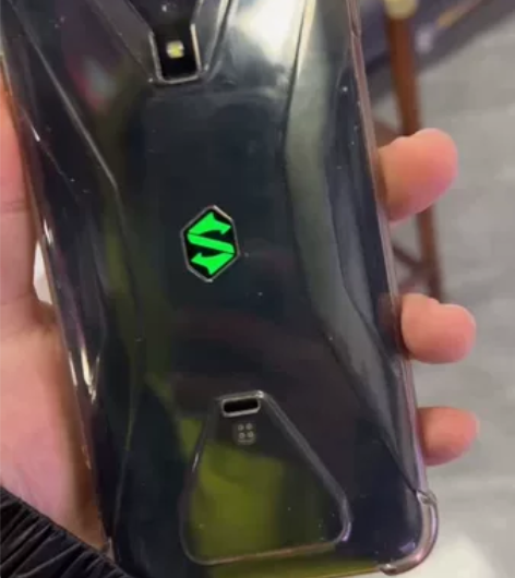 自用游戏机（因换新游戏机了，所以出售） 黑...