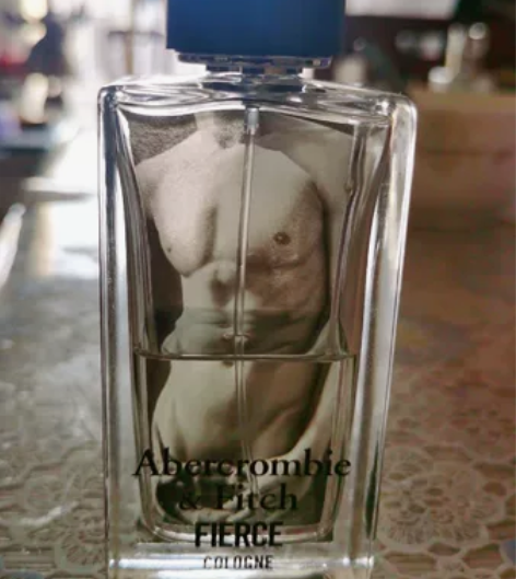 美国Abercrombie＆Fitch裸男...