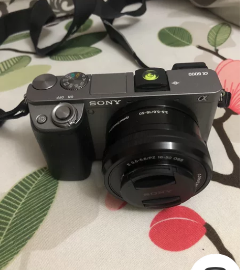 自用sony索尼a6000。半画幅微单经典...