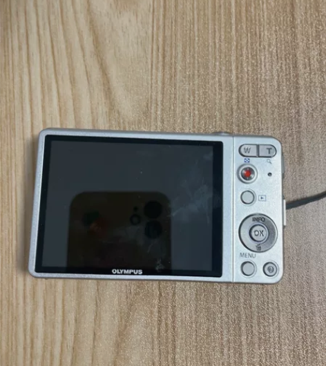 奥林巴斯相机 型号D-745 9成新 屏幕...