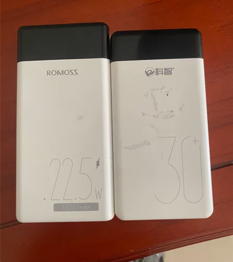 充电宝罗马式三万快充 还有一个科智三万没快...