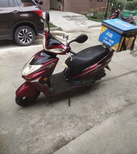 力帆品牌踏板摩托车有人需要不骑走,灯亮表走...