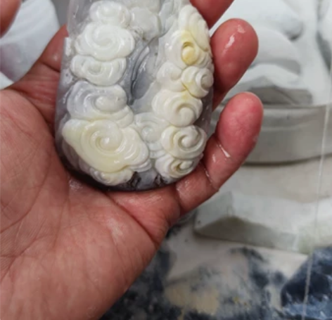 自家玉雕工作室出品，一手货源，青海料烟灰色...