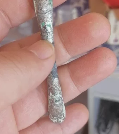 铜鎏银簪子 应该是铜的了，一开始看表面银白...