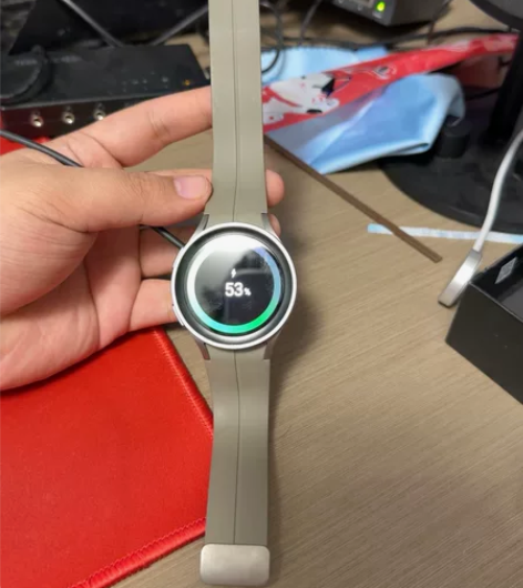 三星高配手表，watch5p，和手机一起在...