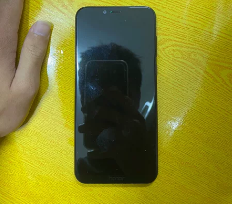 出售一台荣耀play,去年10月份买的。现...