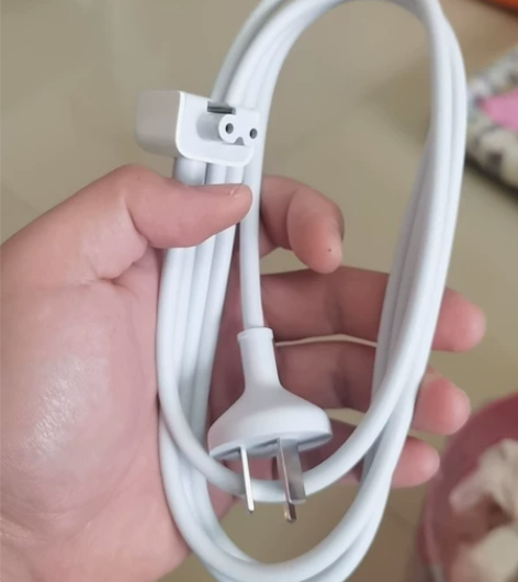 苹果原装电脑电源线，纯新未使用。电脑没了原...
