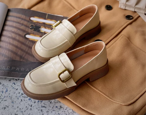 喵唔的天空休闲气质单鞋女白色黑色百搭金属扣...