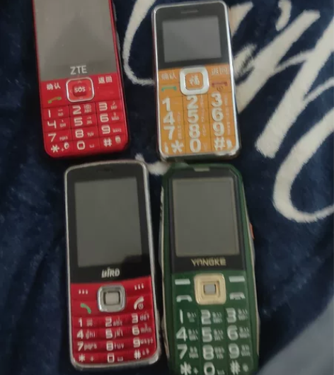 诺基亚 不知道能不能开机，闲置扔在家里