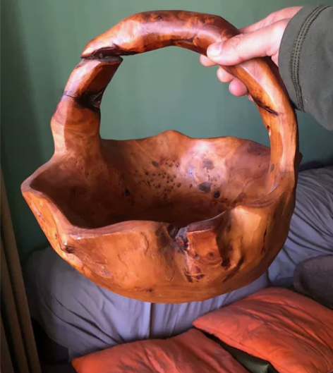 实木水果篮子，不知道是不是崖柏木，有一处裂...