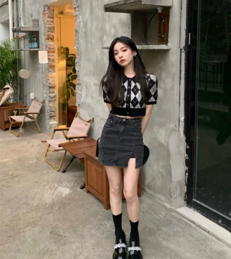 甜辣酷风格上衣裙子 感兴趣的话点“我想要”...