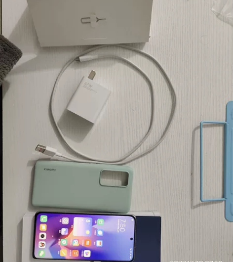 转手小米12s，12+256g。激活到明年...