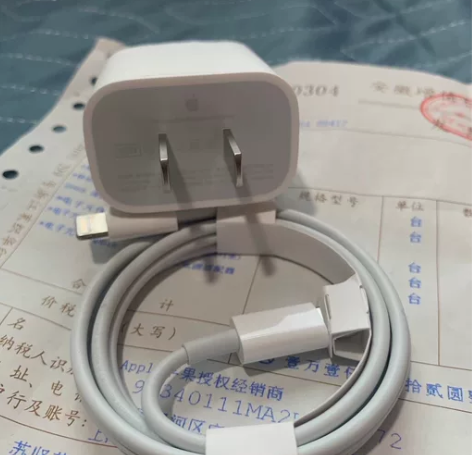 个人闲置转让苹果12 13充电器20W快充...