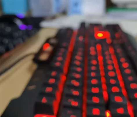 电脑键盘曼巴狂蛇炫彩背光，功能正常，本地自...