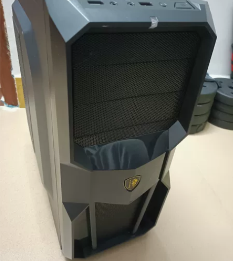 公司倒闭,刚买不久的电脑,机箱 感兴趣的话...