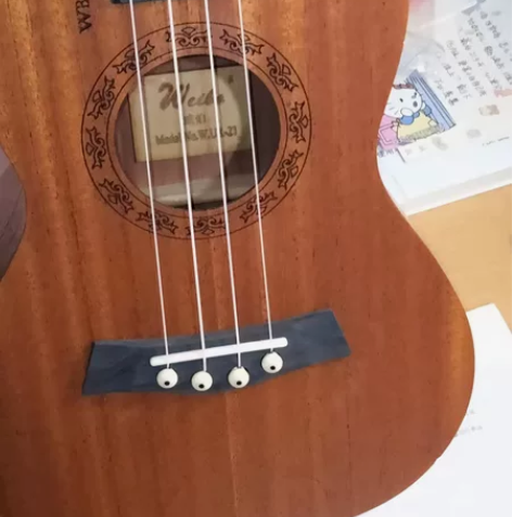 尤克里里包邮 全新没用过 有送变调夹有初学...