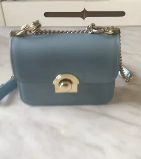 女士天空蓝斜挎包感兴趣的话给我留言吧！ 感...