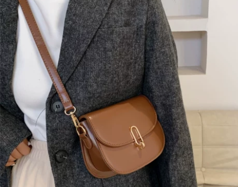 高级感小包包女2021新款潮日韩流行单肩斜...