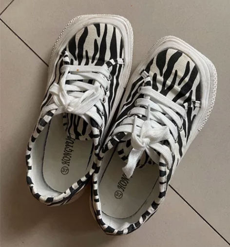 女士帆布鞋，穿过几次，37码，25包邮 感...