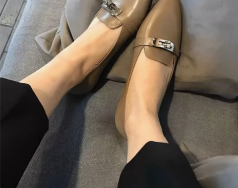 经典锁扣尖头平底单鞋女奶奶鞋 anna同款...