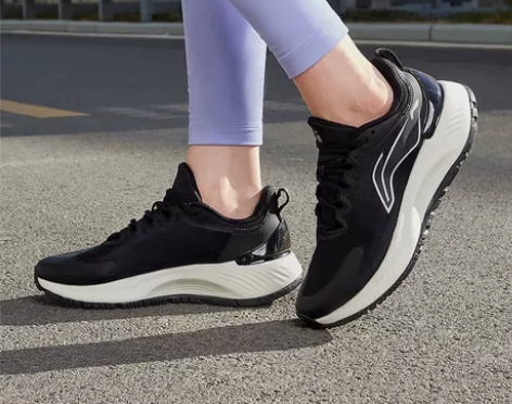 全新全新 包邮 李宁跑鞋 黑色 越影 感兴...